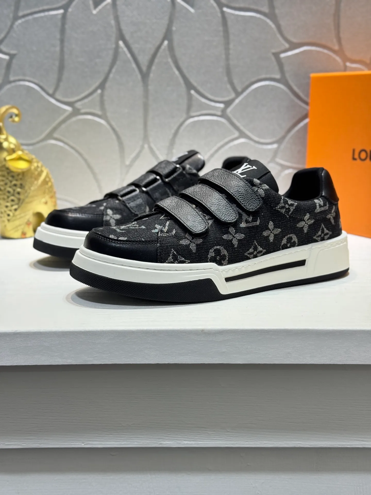 Men's shoes 💰400 [New style] 🌂🌂Top original order - Louis Vuitton®️ Trendy and fashionable yet low-key men's casual shoes, LV special fabric pattern on the upper, comfortable and breathable, sheepskin lining, original rubber outsole, 3 colors available ~ a must-have for sportsmen. Size: 38-44 (45 customized